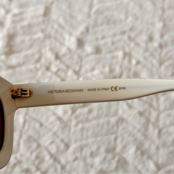 51mm Sculptural Square Sunglasses
VICTORIA BECKHAM - Picture 6 of 7